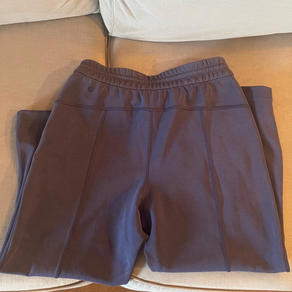 Lululemon Softstreme High-Rise Straight Leg Crop
True Navy size 8 - Picture 8 of 14